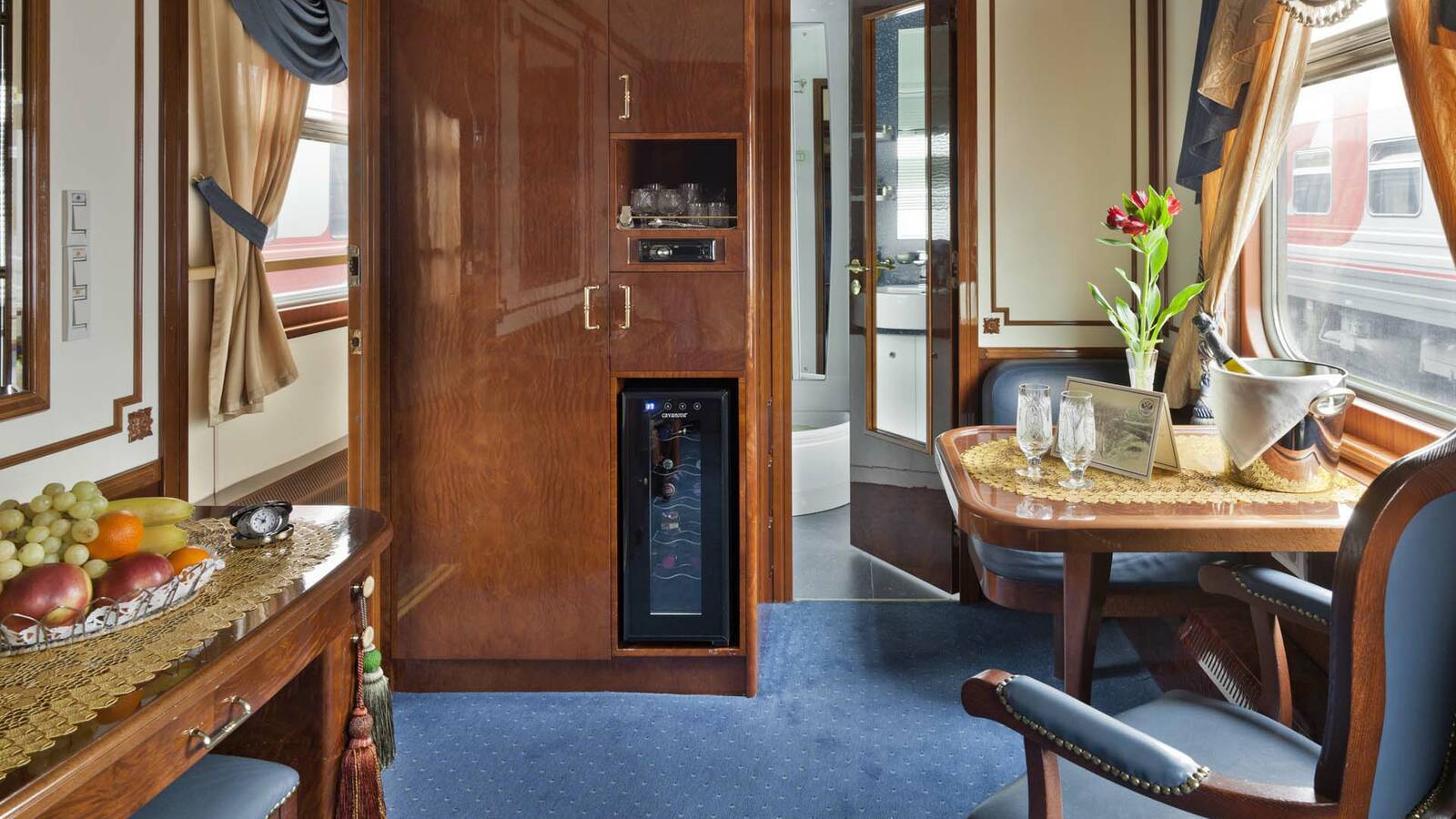 Detalles del equipamiento de la Imperial Suite a bordo del Tren Transsiberiano Golden Eagle TREN TRANSSIBERIANO TREN GOLDEN EAGLE TREN RUSIA VIAJE RUSIA CHINA EN TREN TREN DE LUJO GOLDEN EAGLE CRUCEROS EN TREN GOLDEN EAGLE #GoldenEagle #Transsiberiano #TrenRusia #RussiaTrain #GoldenEagleTrain #Moscu #Vladivostok #Pekin #SanPetersburgo